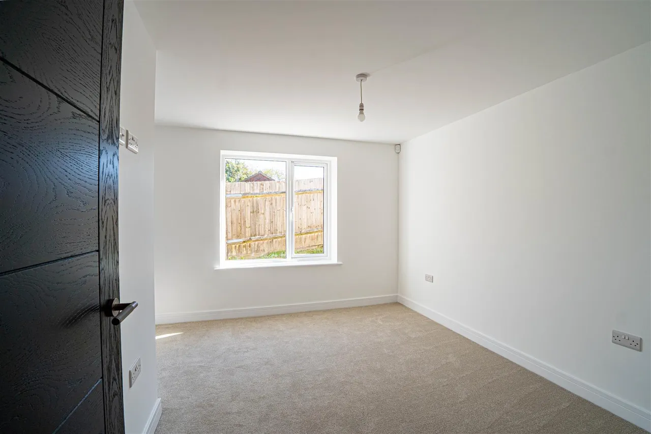 Maplehurst Close, St. Leonards-On-Sea, photo 11