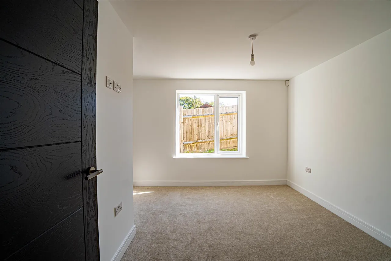 Maplehurst Close, St. Leonards-On-Sea, photo 33