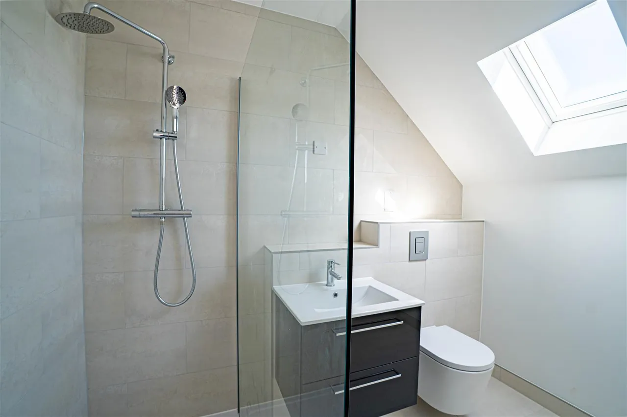 Maplehurst Close, St. Leonards-On-Sea, photo 24