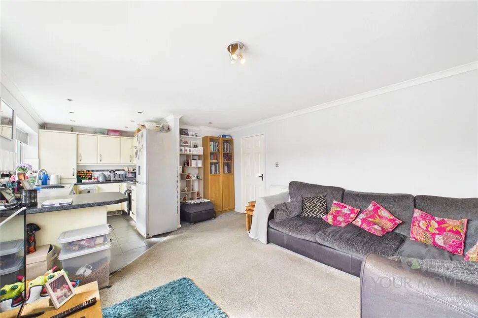 Yewtree Court, Boothville, Northampton, NN3, photo 4