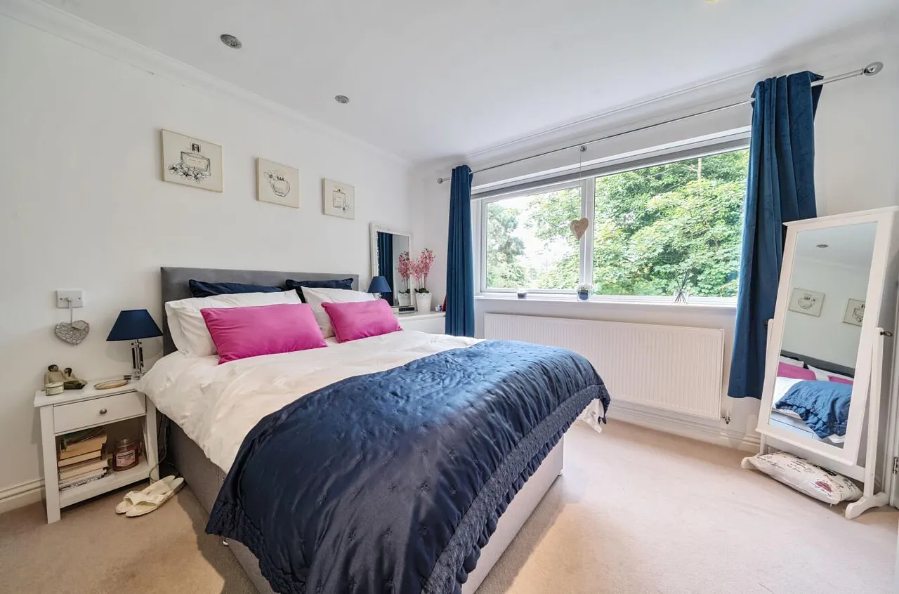 Court Gardens, Camberley, photo 6