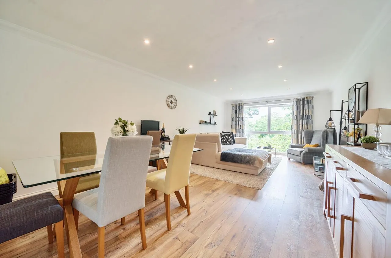 Court Gardens, Camberley, photo 10