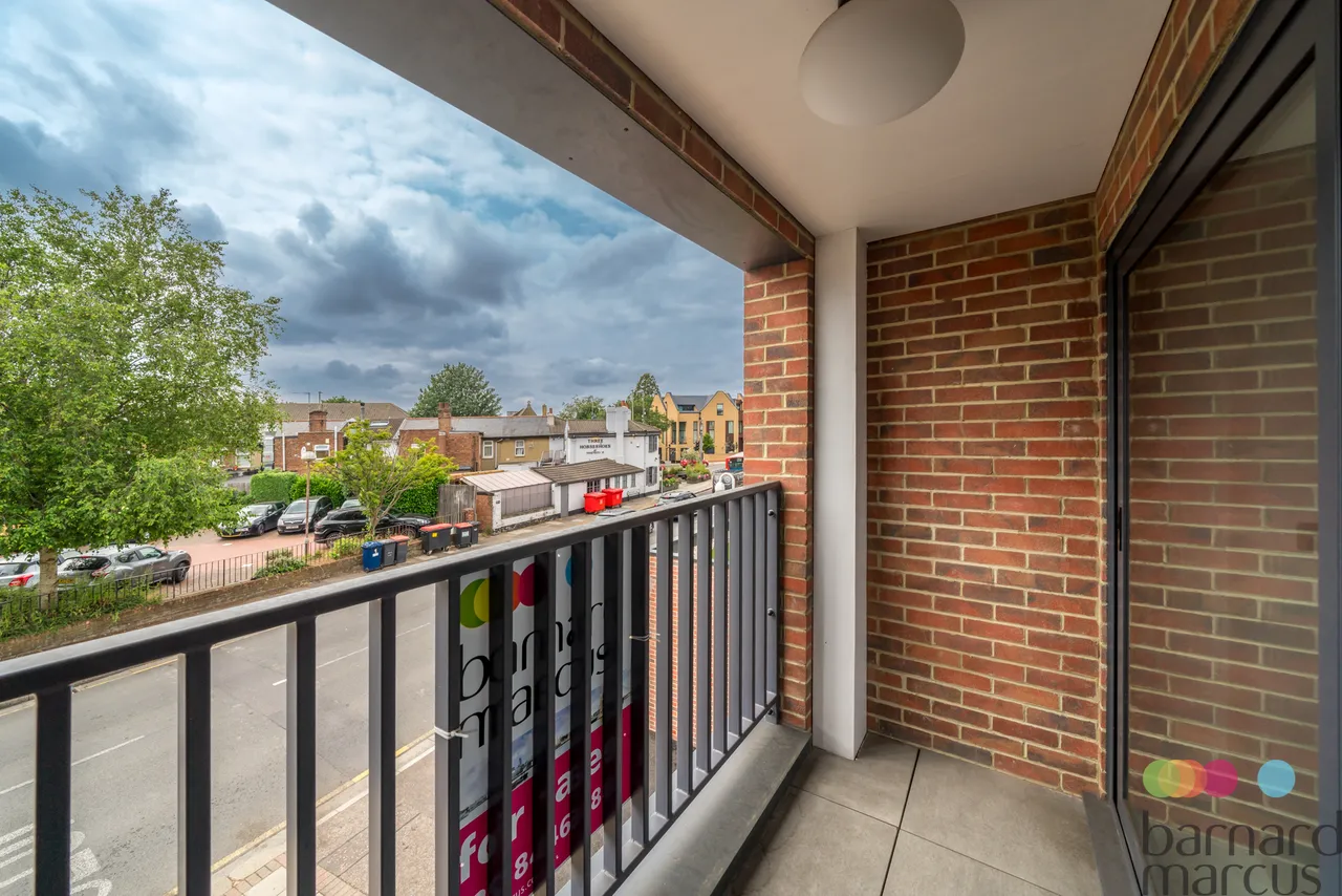 Friern Barnet Lane, London, photo 6