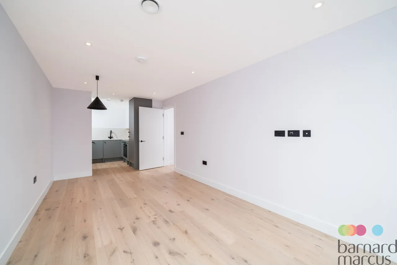 Friern Barnet Lane, London, photo 11