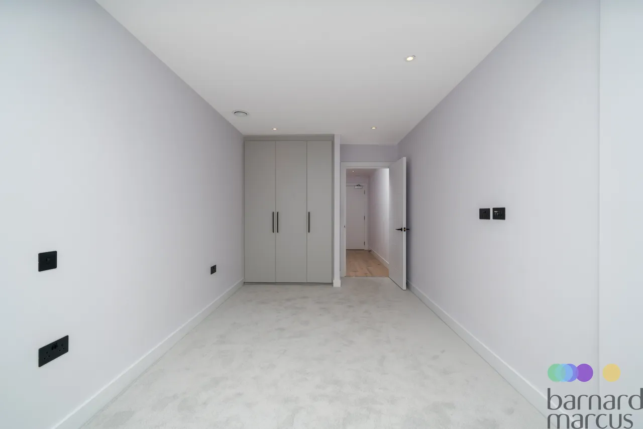 Friern Barnet Lane, London, photo 9