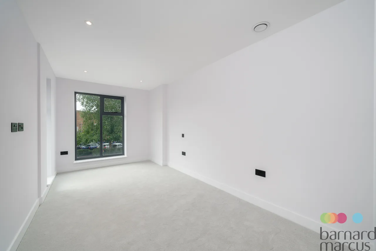 Friern Barnet Lane, London, photo 5