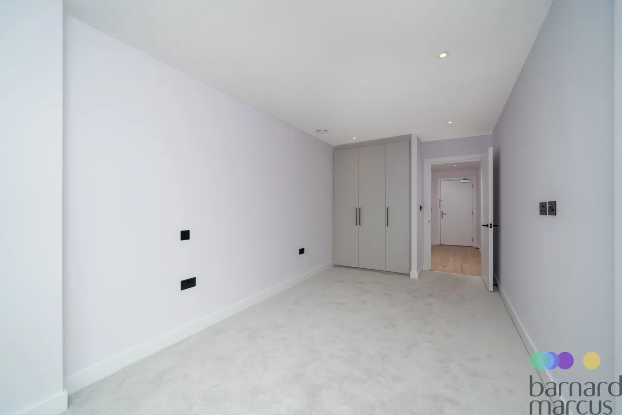 Friern Barnet Lane, London, photo 8