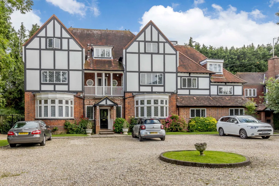 2 bed flat for sale, Frithwood Avenue, Northwood, HA6