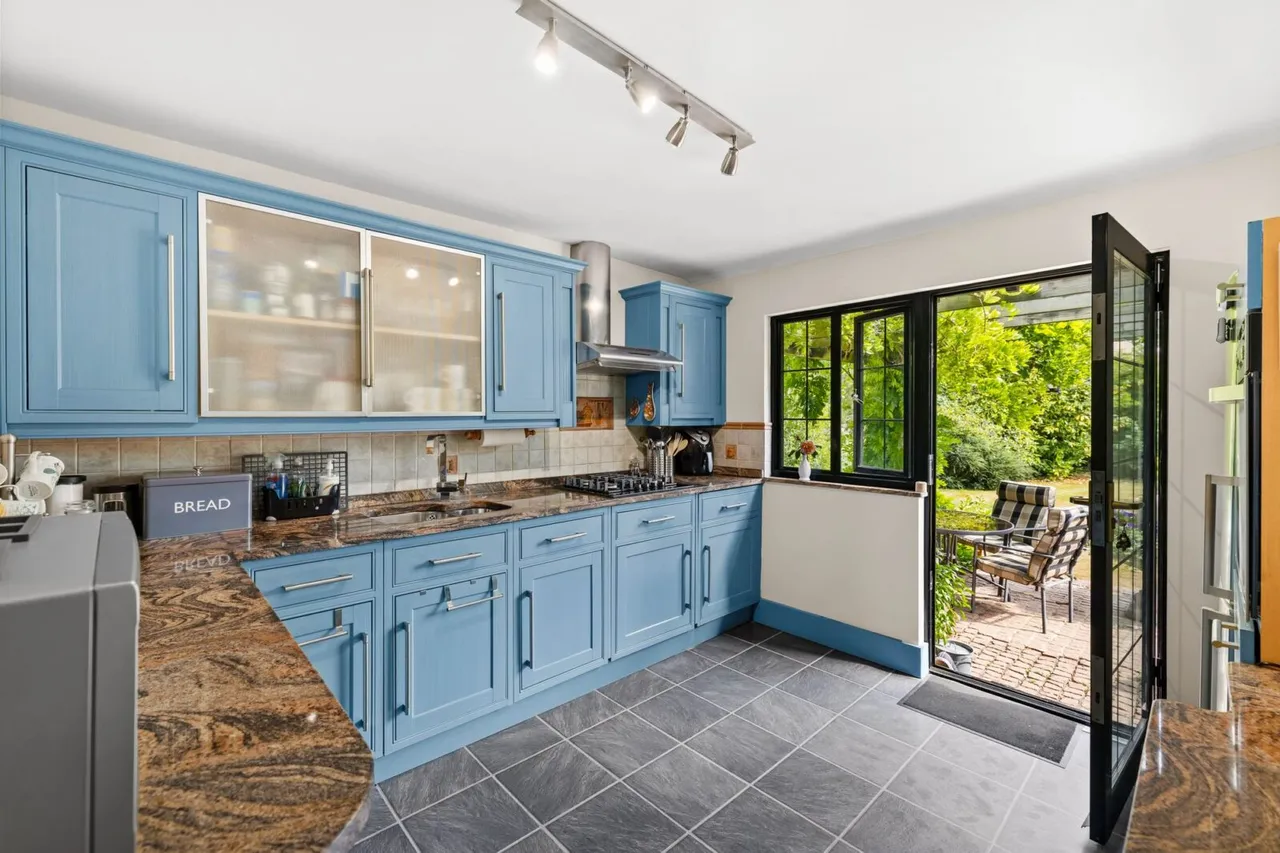 Crawley Down Road, Felbridge, East Grinstead, East Grinstead, RH19 2NT, photo 2