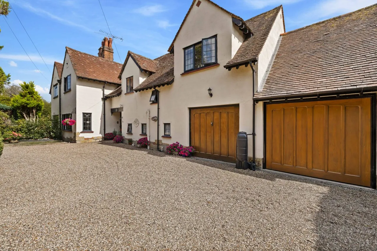 Crawley Down Road, Felbridge, East Grinstead, East Grinstead, RH19 2NT, photo 4