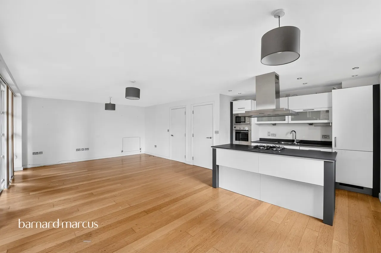 York Road, London, SW11, photo 2