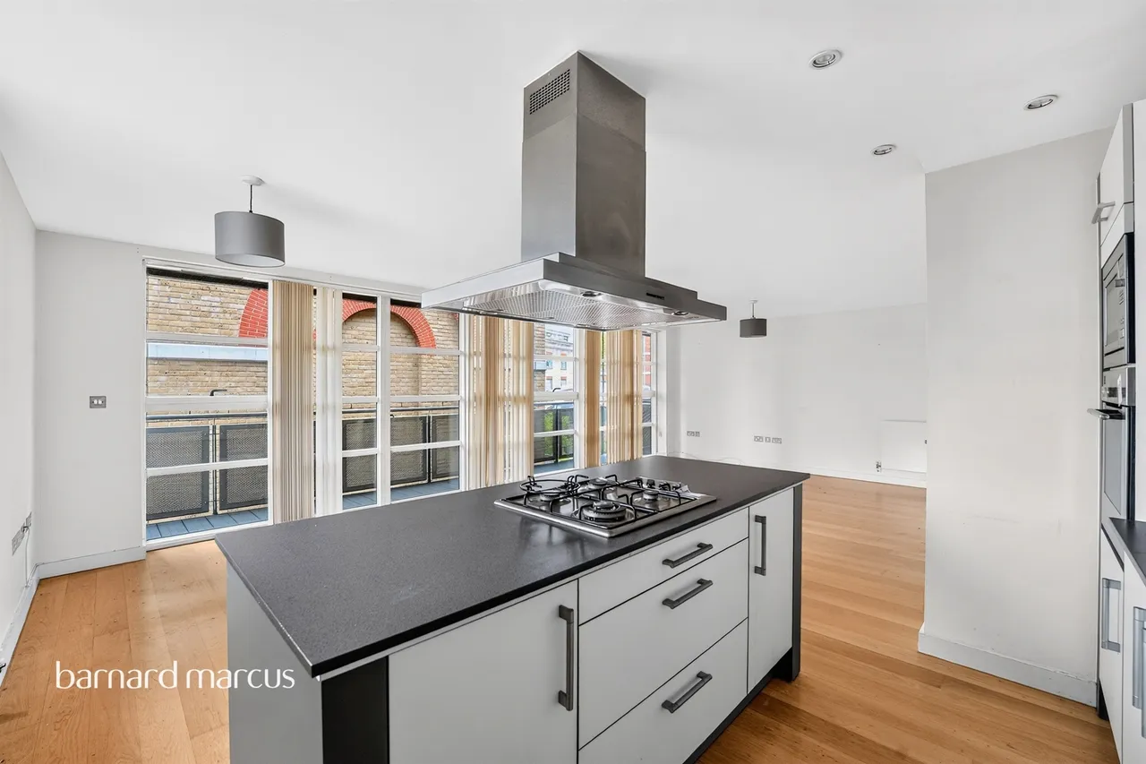 York Road, London, SW11, photo 3