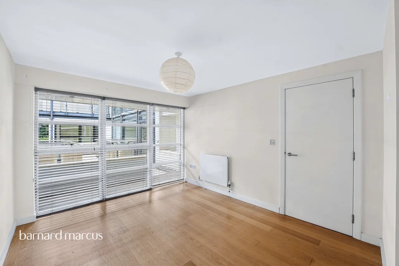 York Road, London, SW11, photo 8