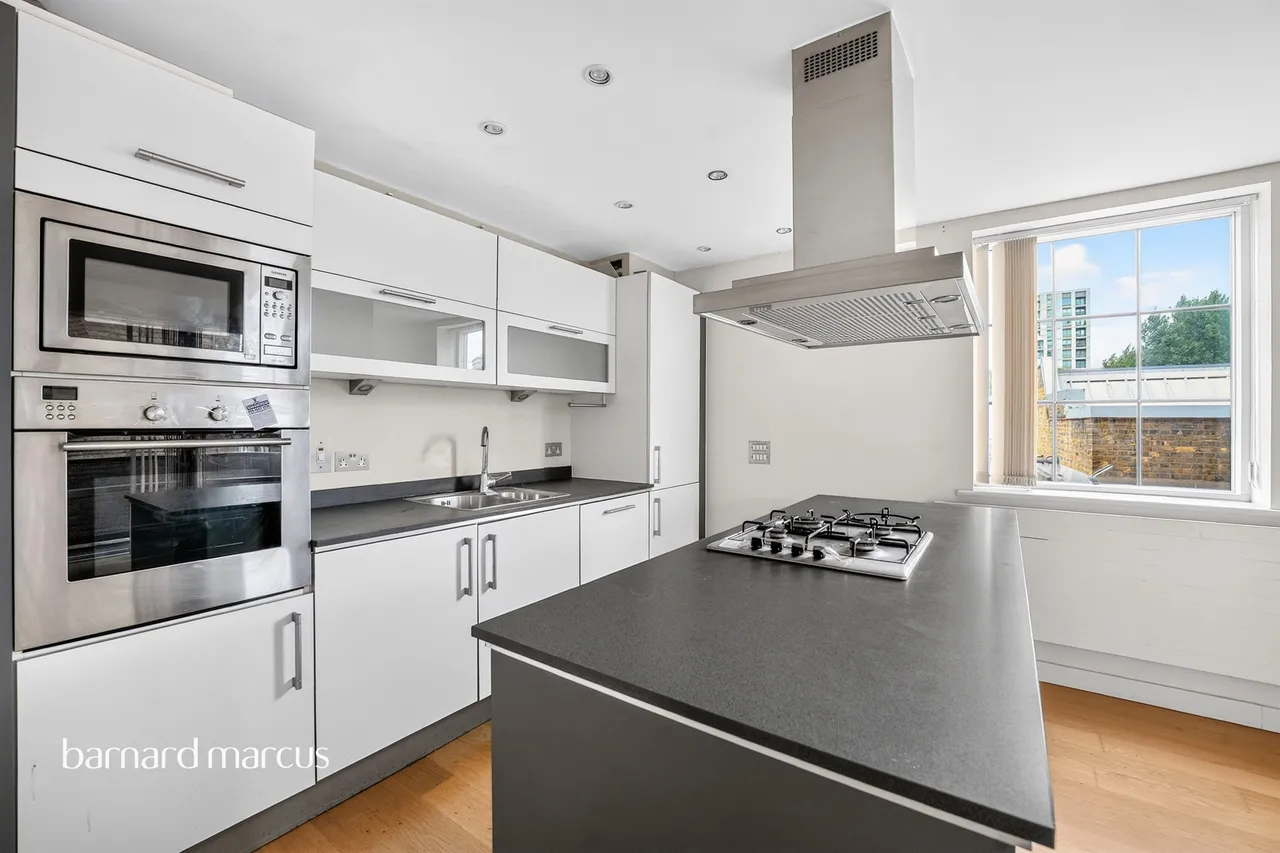 York Road, London, SW11, photo 4