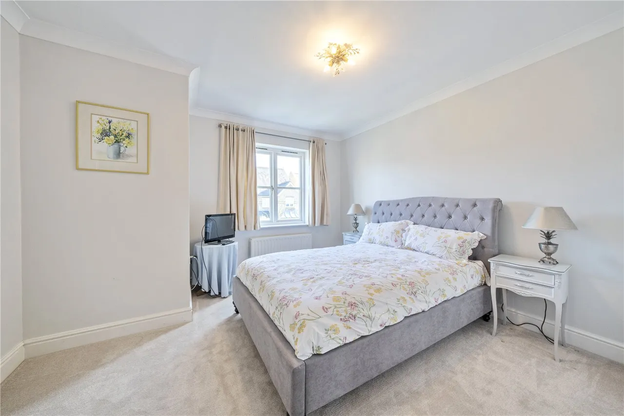 Harvey Drive, Hampton, TW12 2FB, photo 6