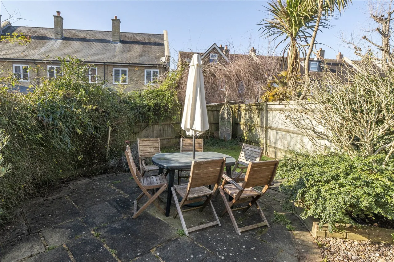 Harvey Drive, Hampton, TW12 2FB, photo 8