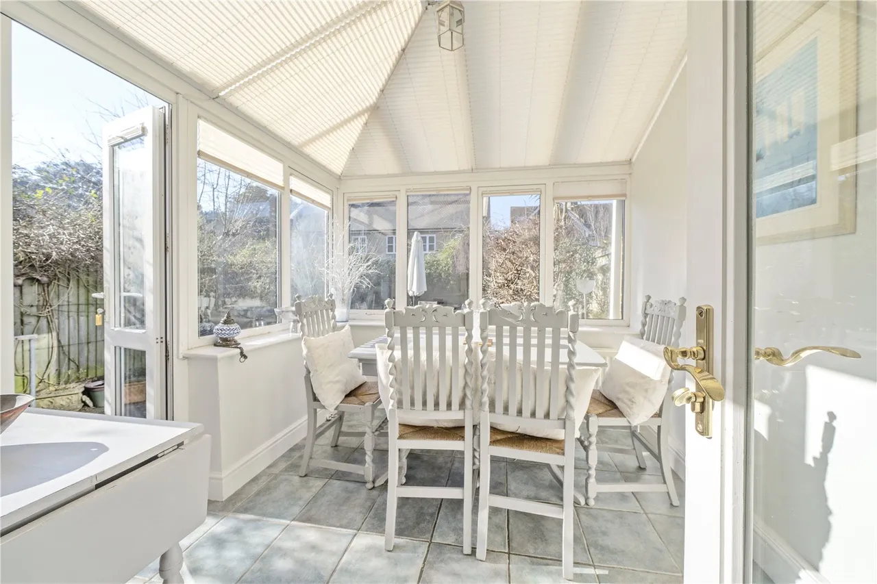 Harvey Drive, Hampton, TW12 2FB, photo 5