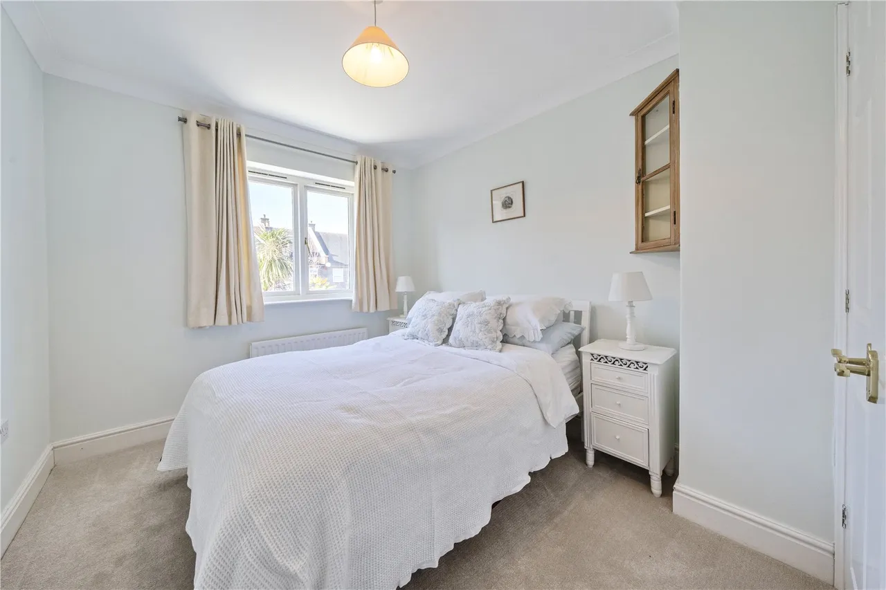 Harvey Drive, Hampton, TW12 2FB, photo 7