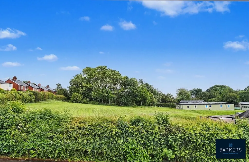 Southcroft Avenue, Birkenshaw BD11 2DD, photo 16