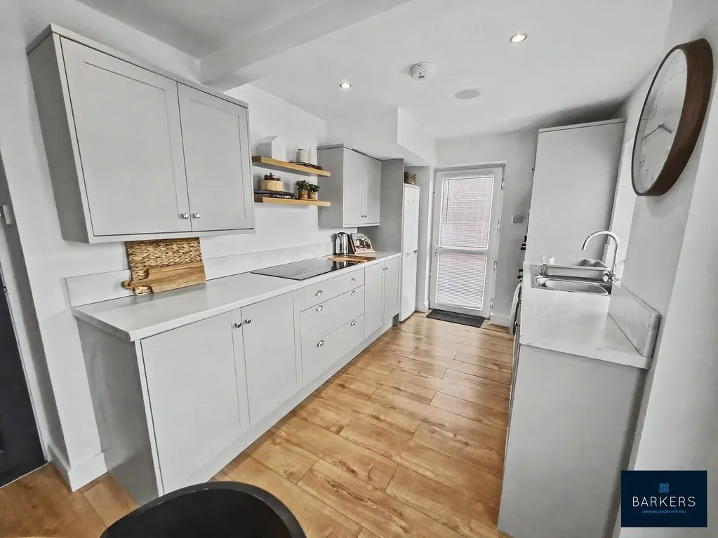Southcroft Avenue, Birkenshaw BD11 2DD, photo 8