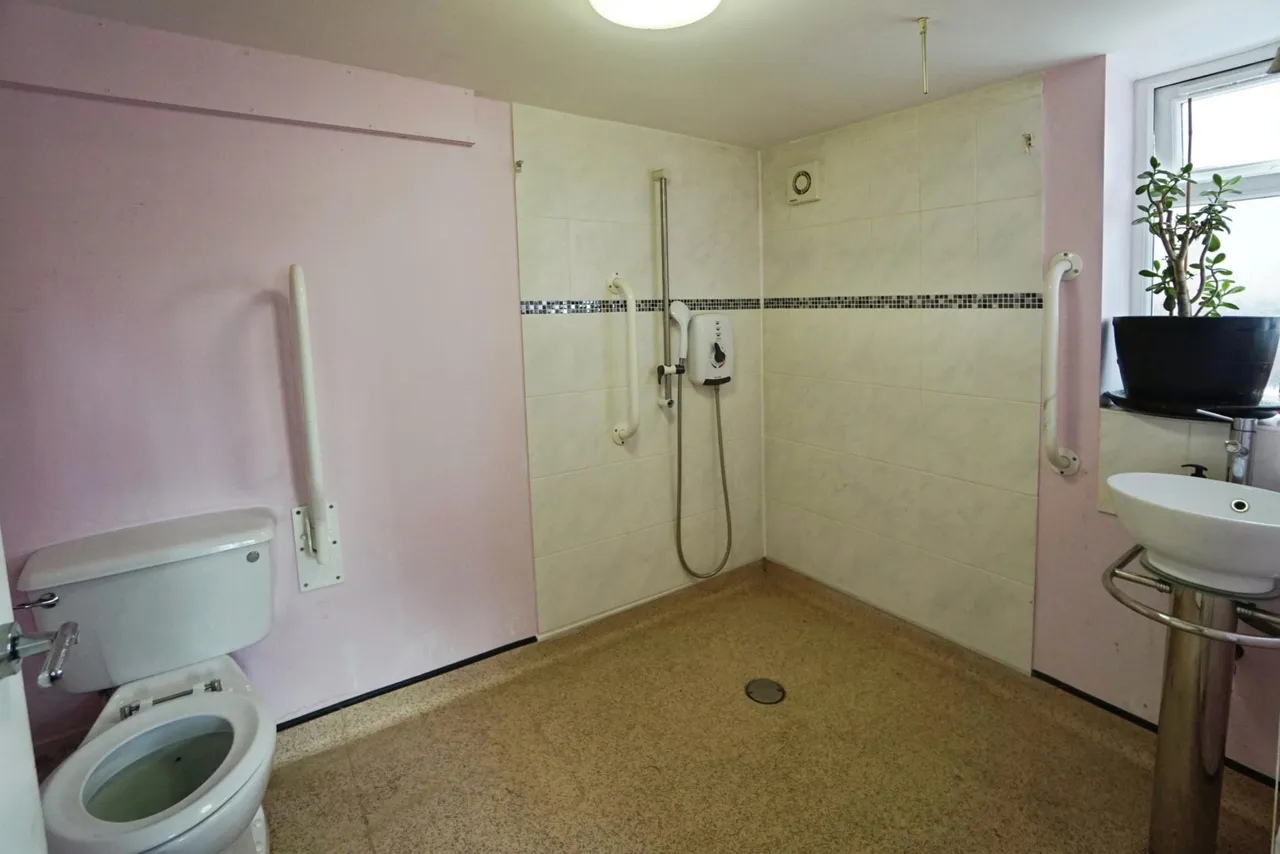 Quentin Drive, Russells Hall, DY1, photo 13