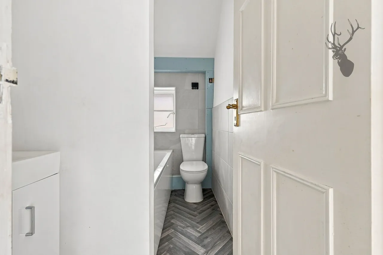 Chalkwell Esplanade, Westcliff-On-Sea, SS0, photo 13