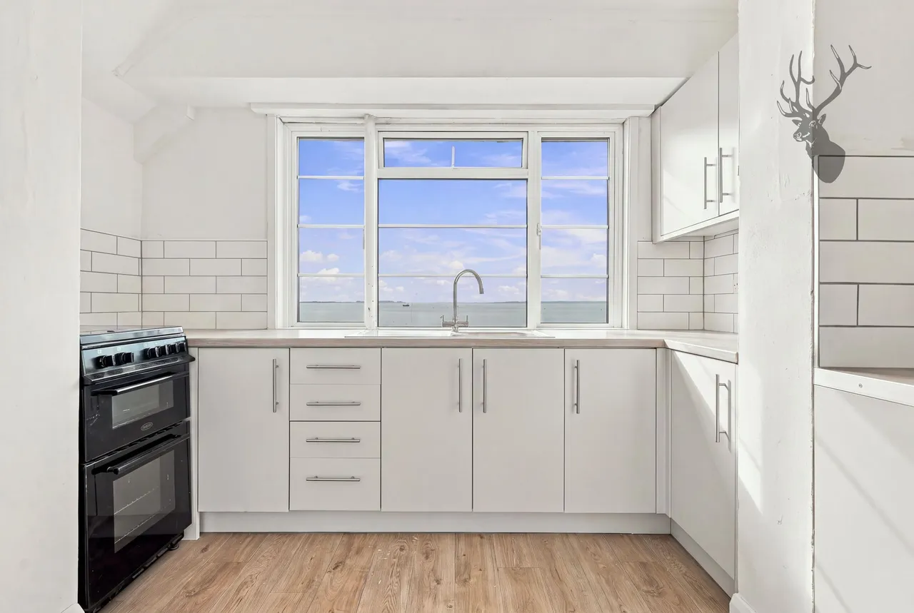 Chalkwell Esplanade, Westcliff-On-Sea, SS0, photo 3
