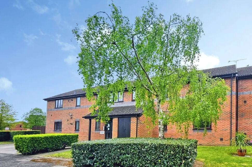 2 bed flat for sale, Woodfall Drive, Crayford, DA1