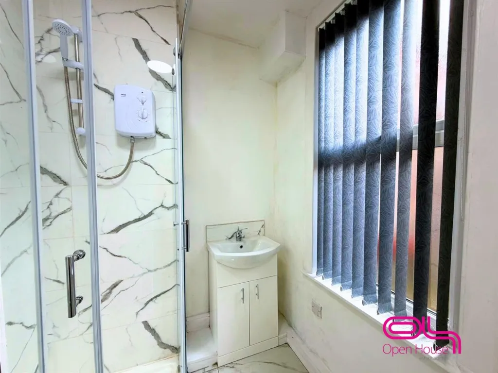 St. Georges Road, Bolton, BL1, photo 5