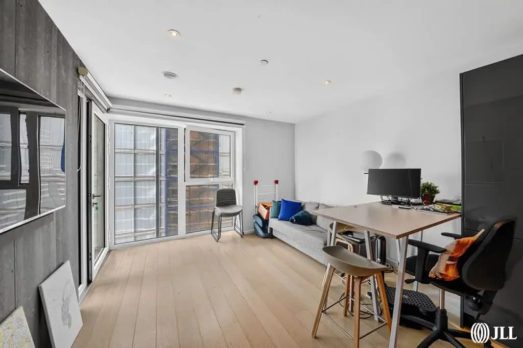 Glasshouse Gardens, London, E20, photo 10