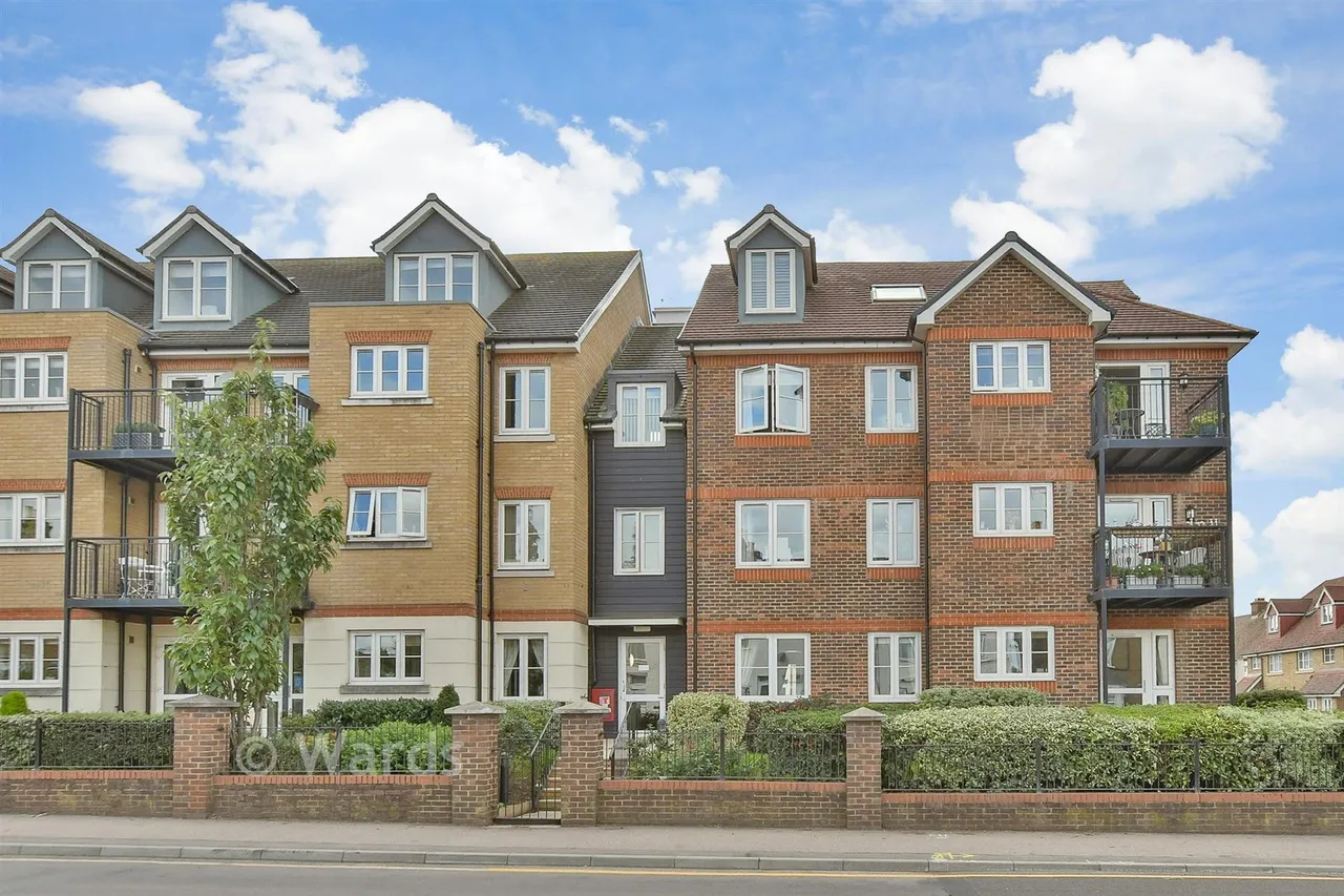 1 bed flat for sale, Canterbury Road, Sittingbourne, ME10