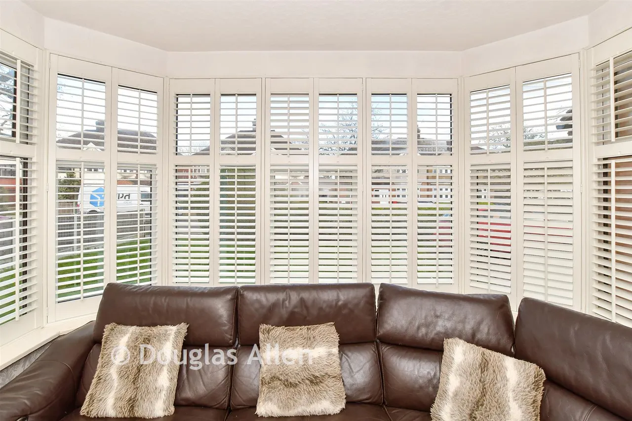 Westmoreland Avenue, Hornchurch, RM11, photo 5