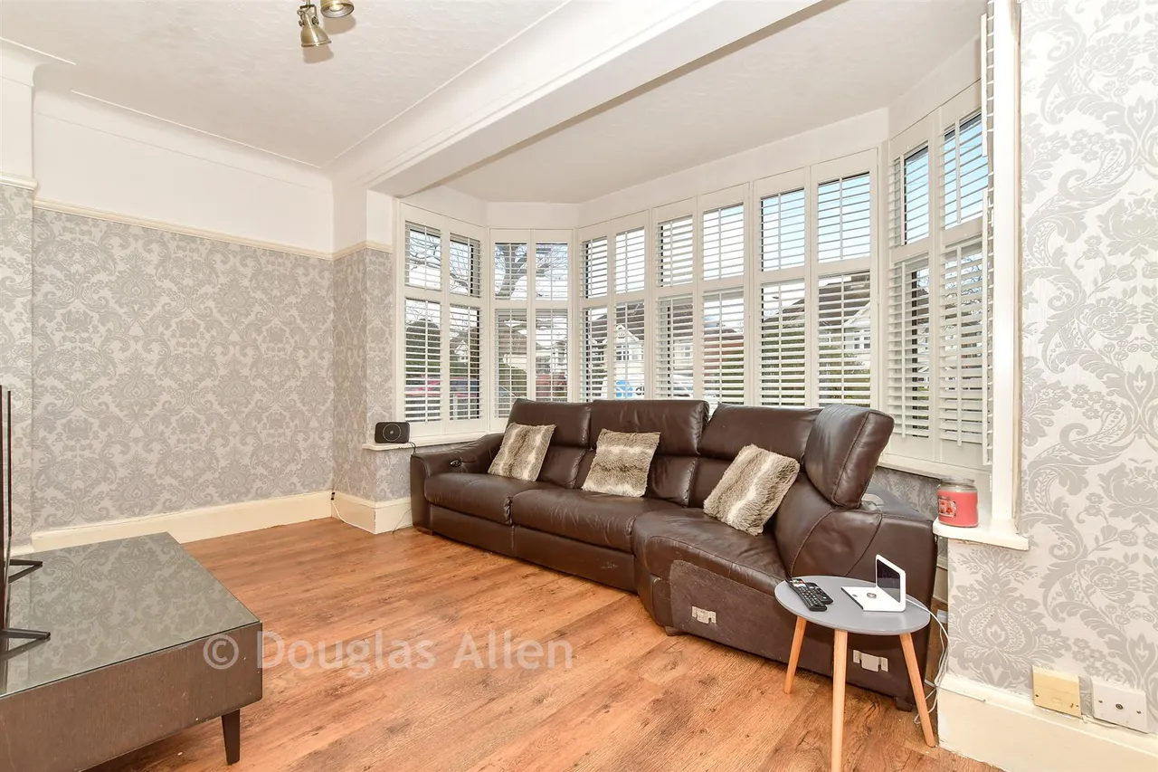 Westmoreland Avenue, Hornchurch, RM11, photo 3