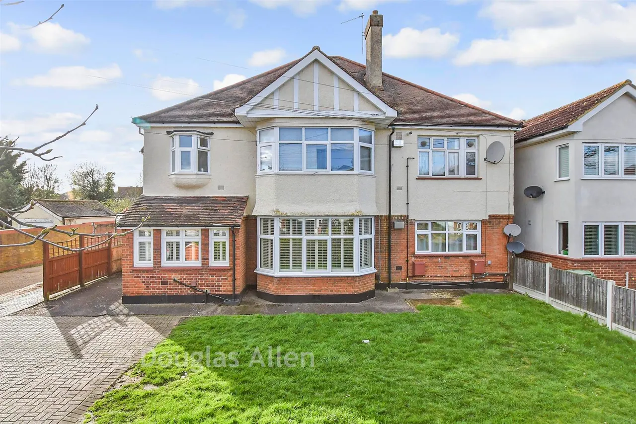 1 bed flat for sale, Westmoreland Avenue, Hornchurch, RM11