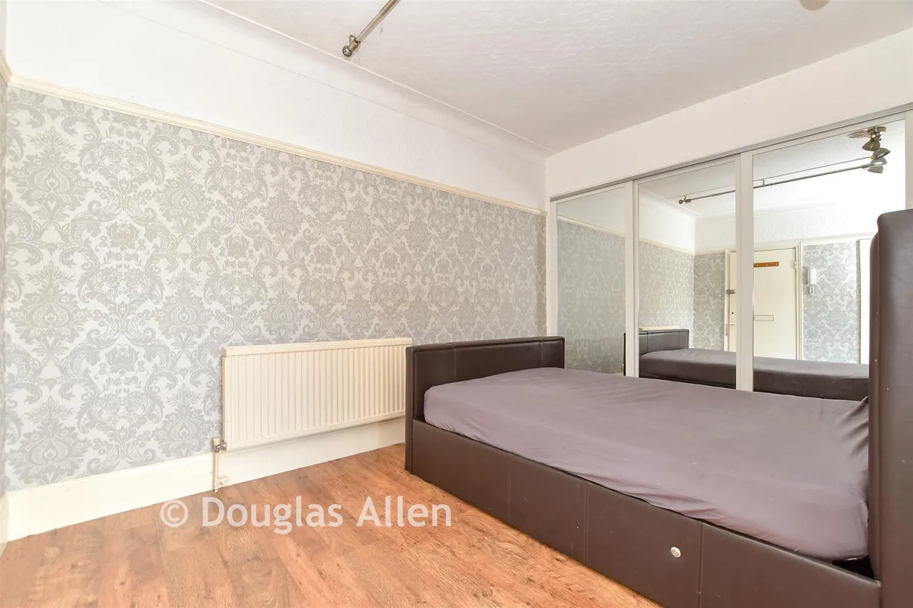 Westmoreland Avenue, Hornchurch, RM11, photo 7