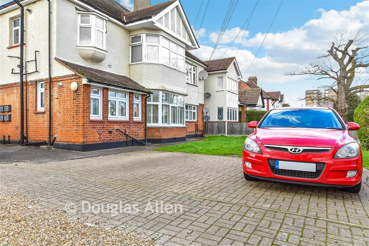 Westmoreland Avenue, Hornchurch, RM11, photo 9