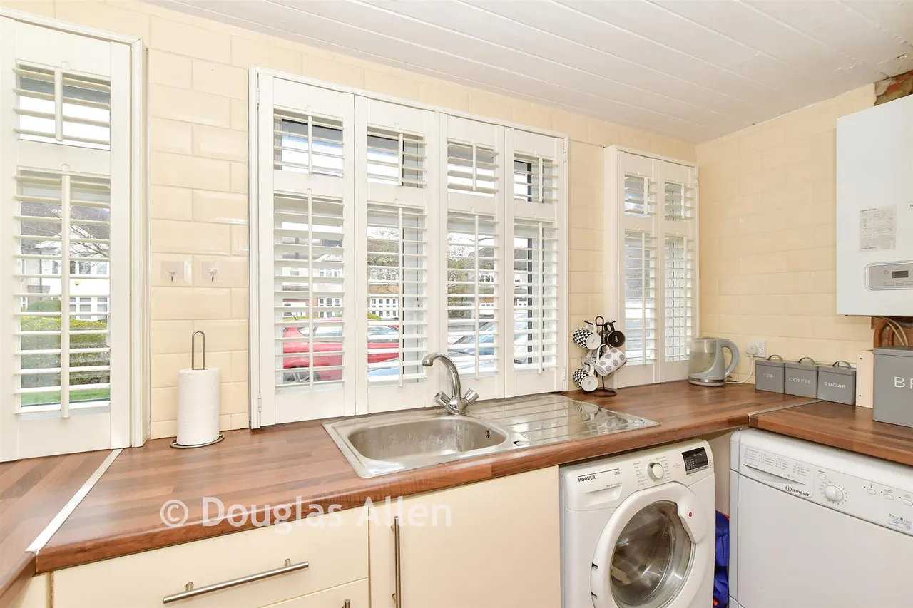 Westmoreland Avenue, Hornchurch, RM11, photo 2