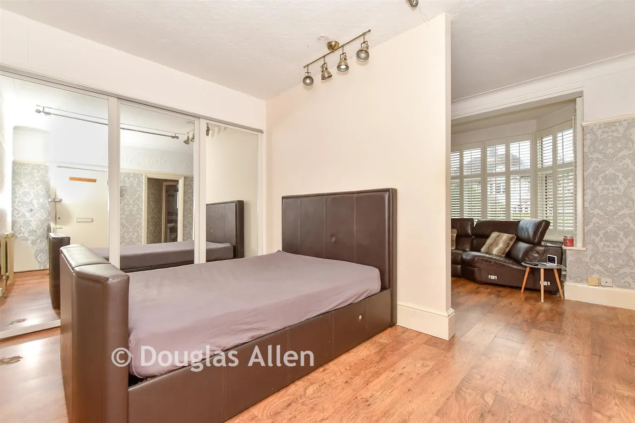 Westmoreland Avenue, Hornchurch, RM11, photo 6