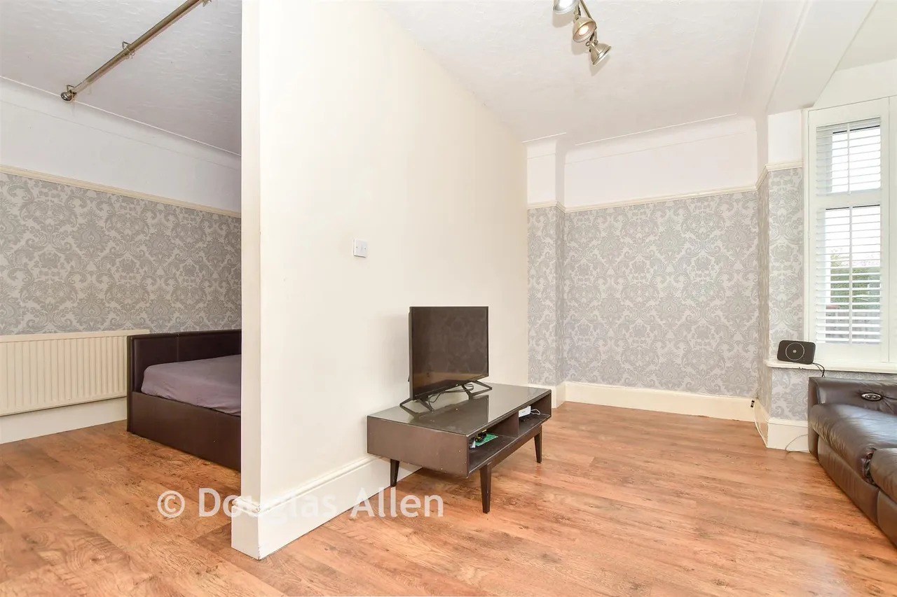 Westmoreland Avenue, Hornchurch, RM11, photo 8