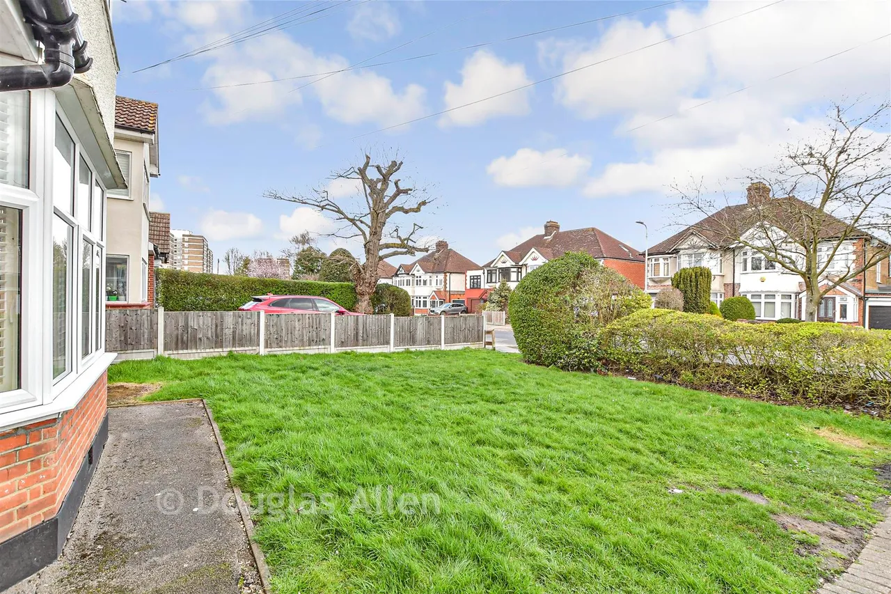 Westmoreland Avenue, Hornchurch, RM11, photo 11