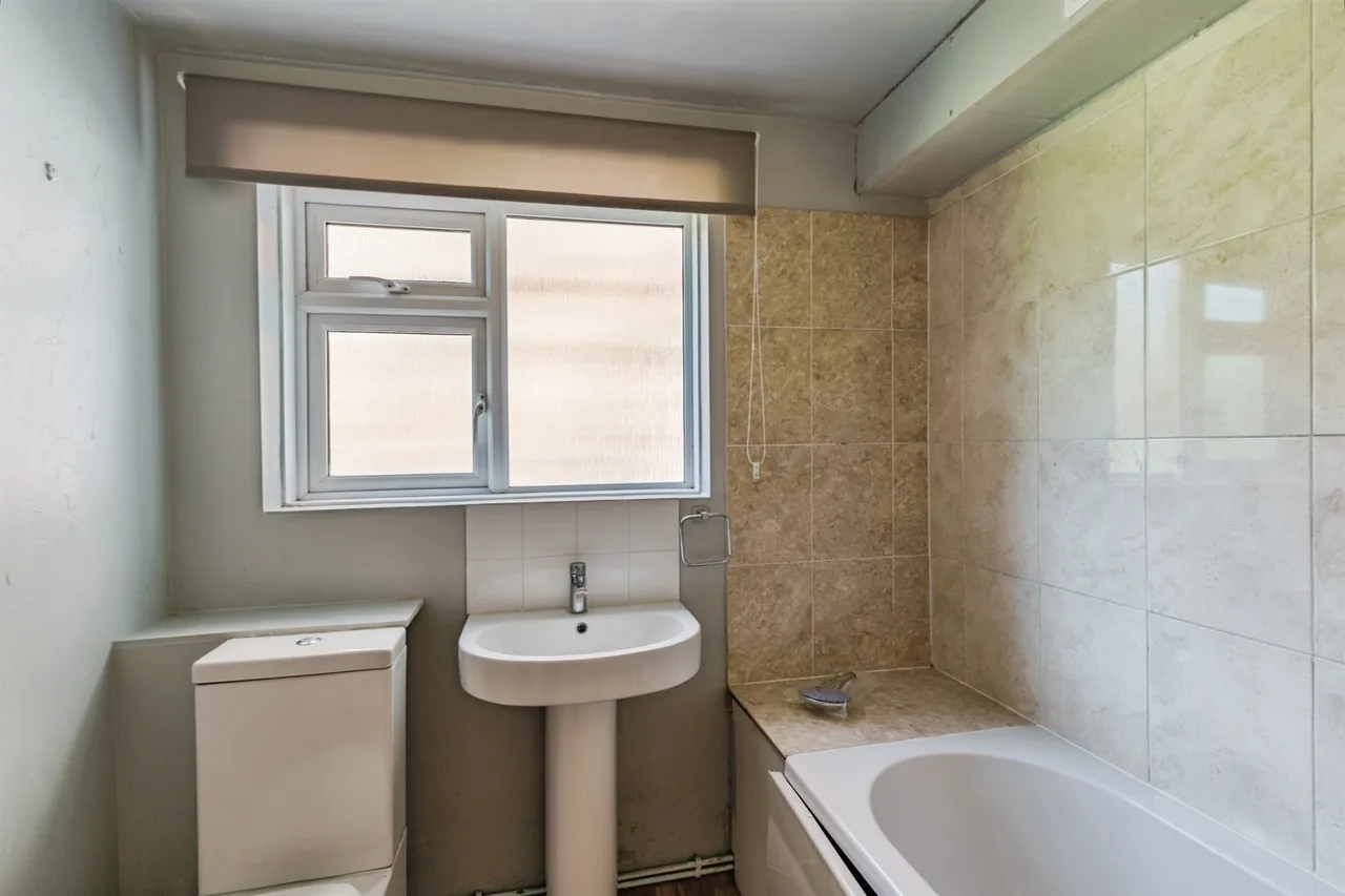 St Andrews Gardens, Worthing, BN13, photo 8