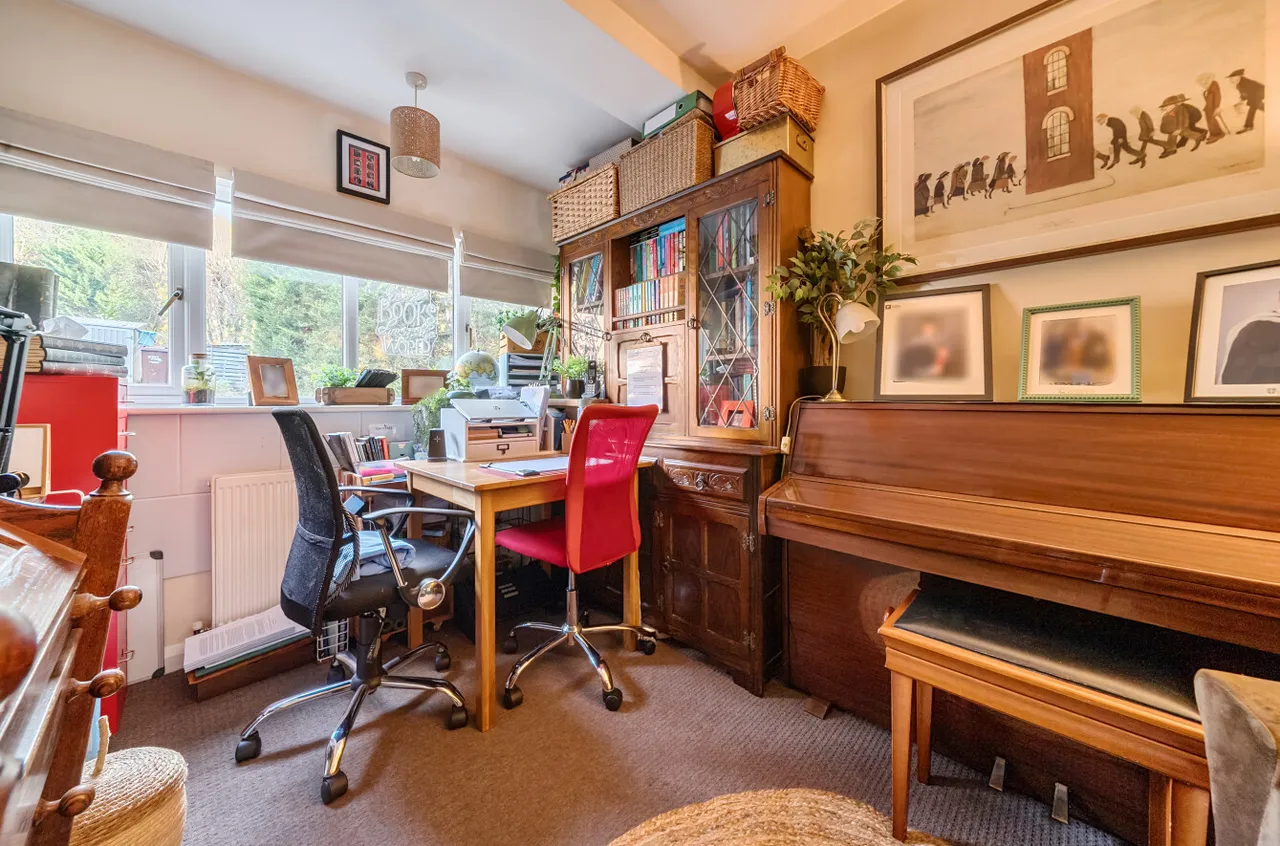 Berkeley Crescent, Frimley, Camberley, Surrey, GU16 8YN, photo 7