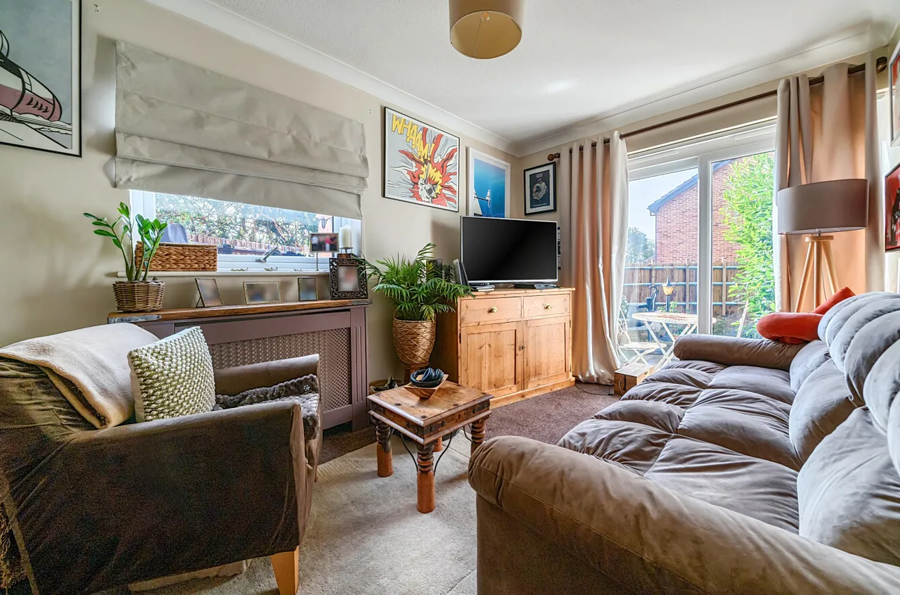 Berkeley Crescent, Frimley, Camberley, Surrey, GU16 8YN, photo 4