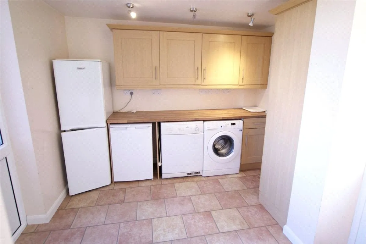 Weir Road, Hartley Wintney, Hook, Hampshire, RG27 8EP, photo 5