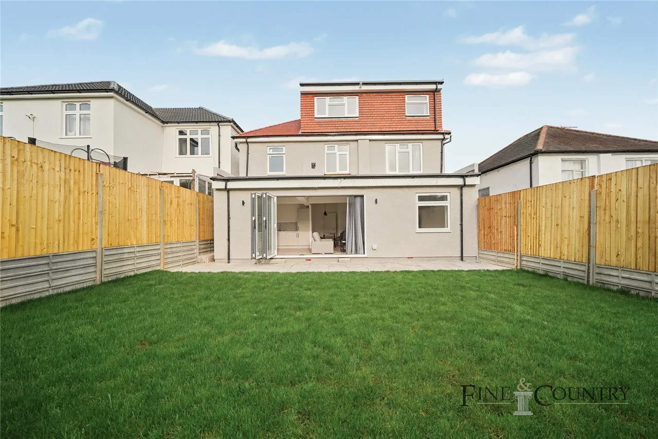 Hill Close, London, photo 12