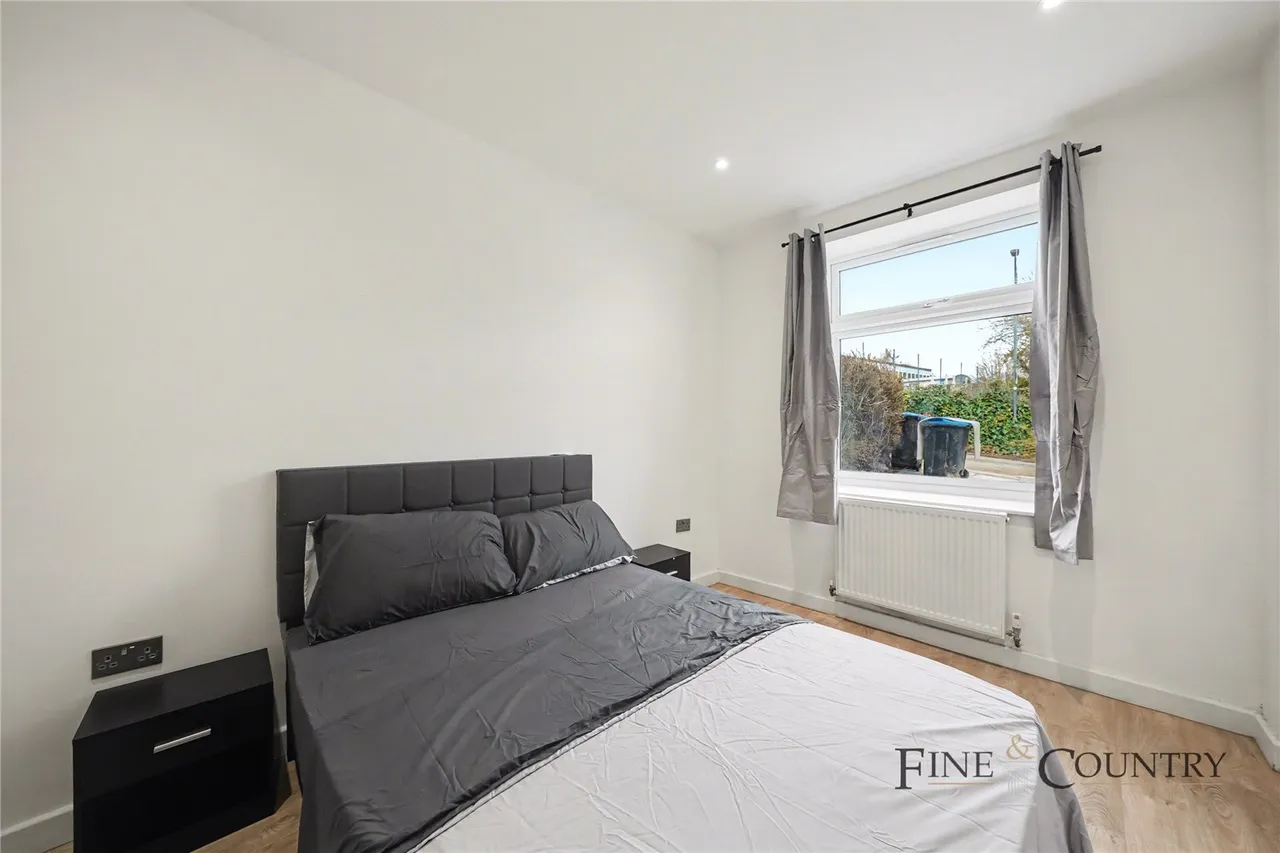 Hill Close, London, photo 11