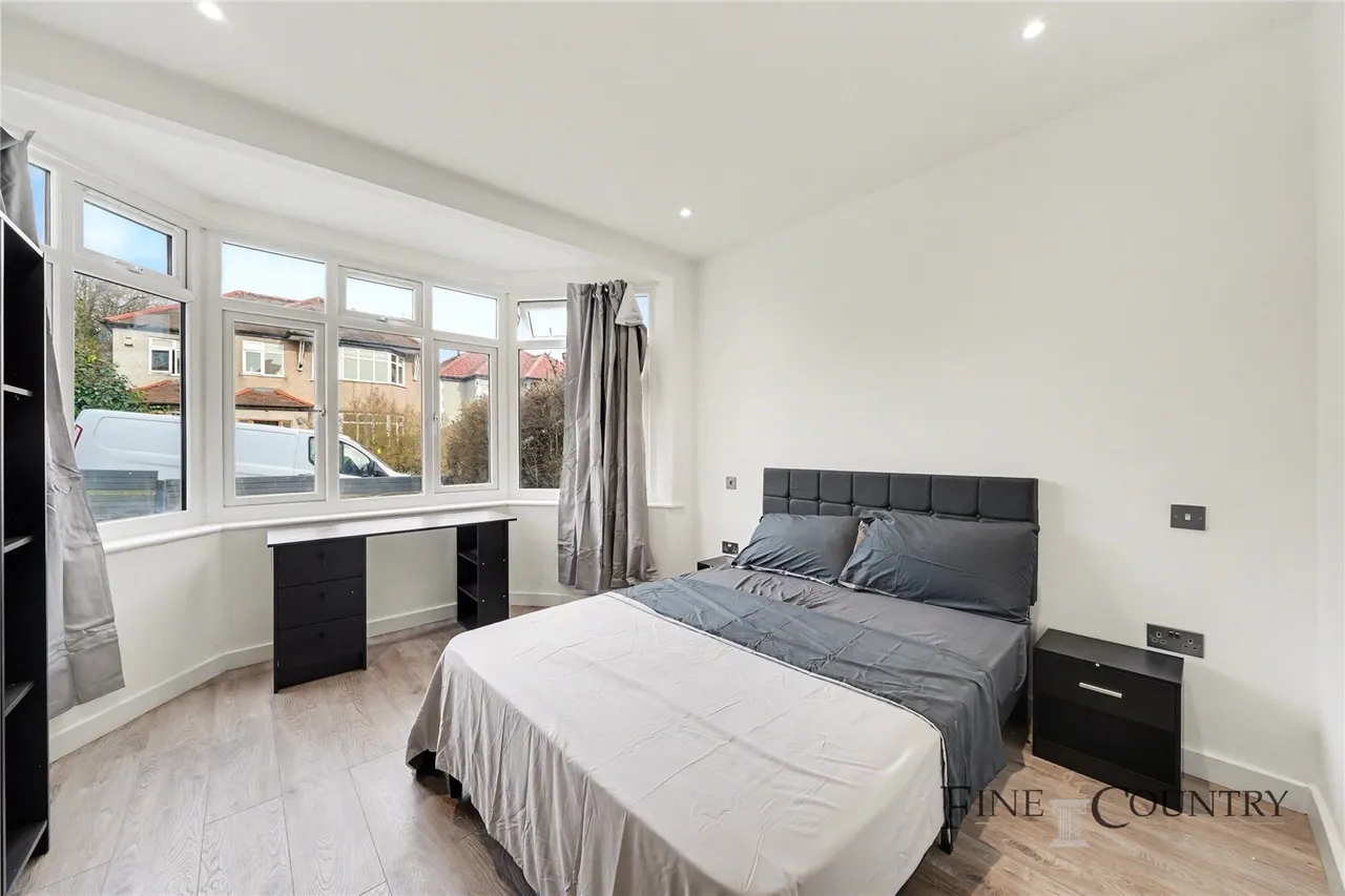 Hill Close, London, photo 5