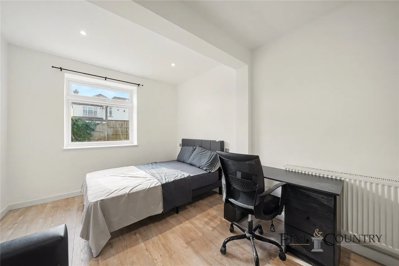 Hill Close, London, photo 9