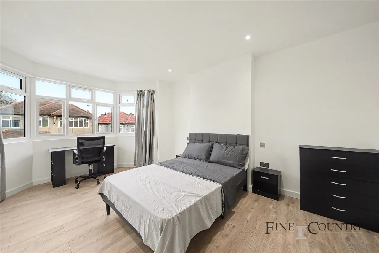 Hill Close, London, photo 6