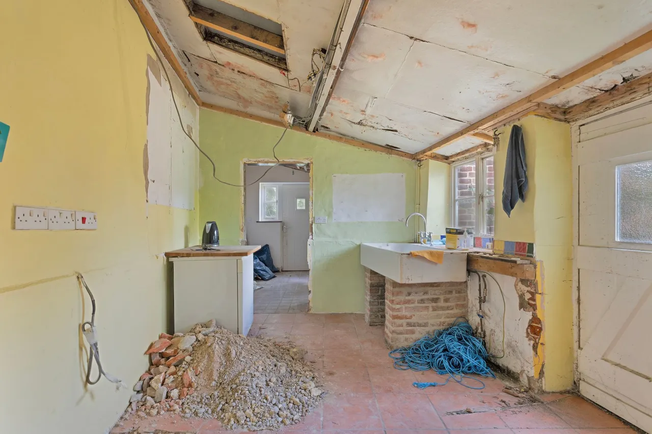 Charming Weybourne Cottage with Plann, photo 5